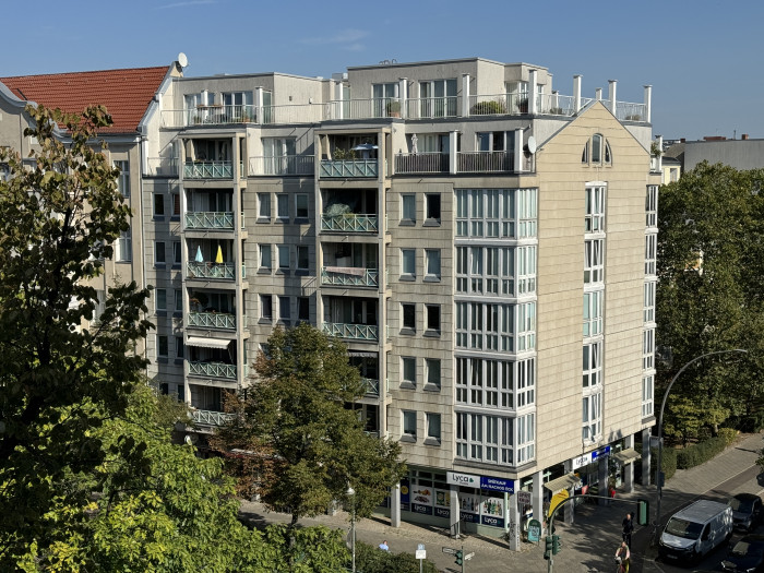 Das iPhone 15 Pro hat eine digitale Zweifachvergrößerung. (Bild: Tobias Költzsch/Golem.de)